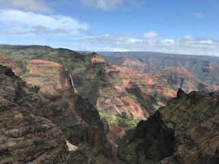 ワイメア・キャニオン州立公園 (Waimea Canyon State Park).